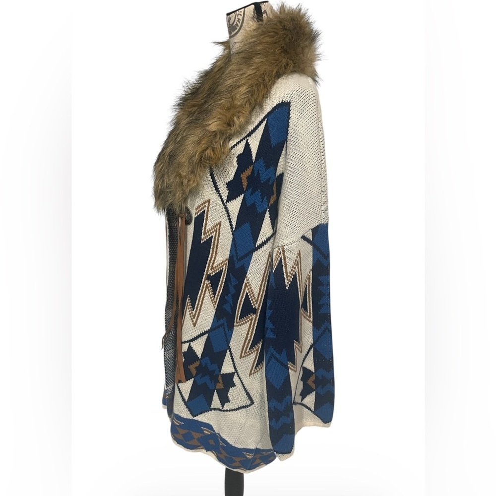 Magnolia Lane Aztec Southwest Cardigan Faux Fur Collar Fringe Boho Oversized - Picture 3 of 9